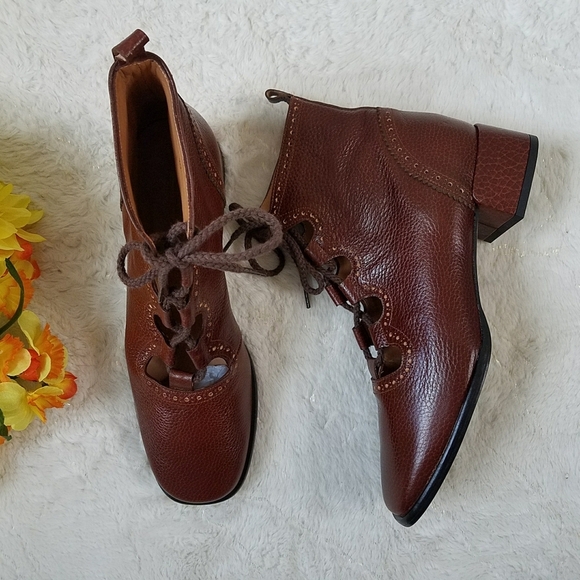 Naguisa Elur Ankle Boots - Picture 2 of 11